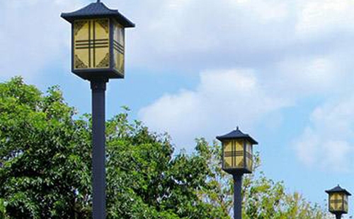 丁青庭院灯安装间距与布灯设计全解析