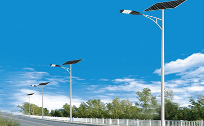 农村道路装丁青太阳能路灯选多大瓦数实测