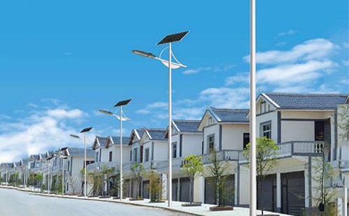 丁青太阳能路灯配置与在乡村道路照明中的应用